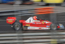 Niki alla guida della sua F1 durante un evento