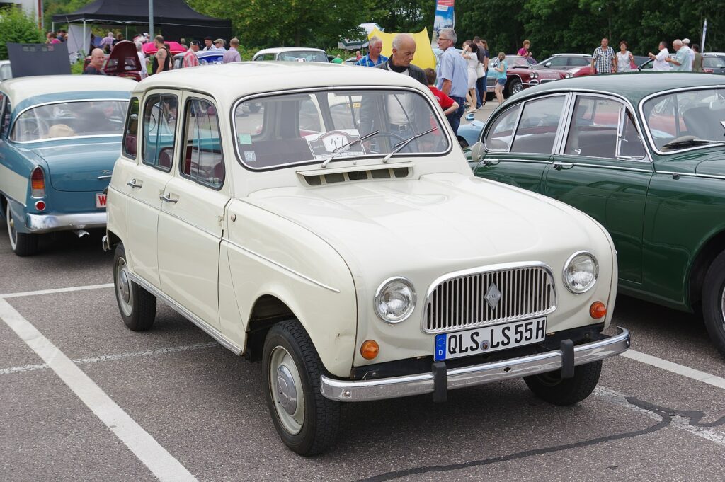 Renault 4, la piccola macchina più grande di tutte