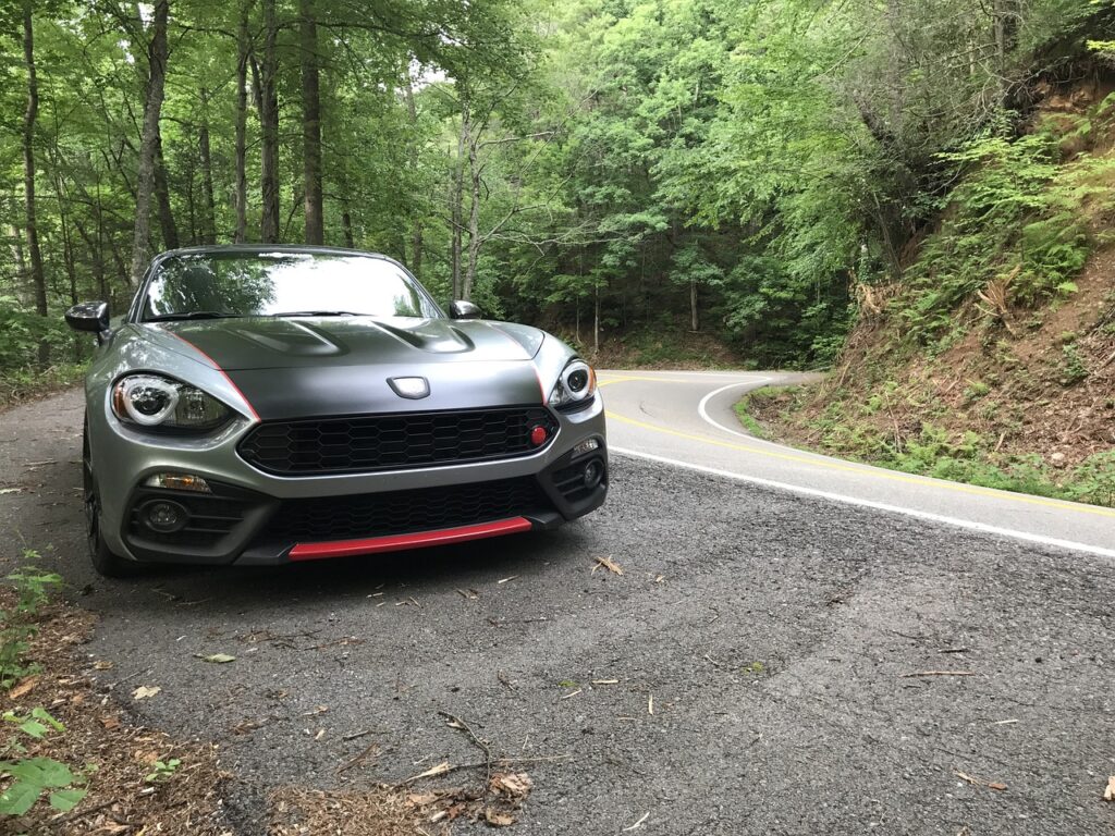 On the road su una 124 Spider alle Cinque Terre